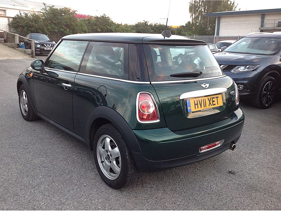 Neil & Amy have chosen this 2011 / 61 MINI ONE 1.6 in British Racing ...