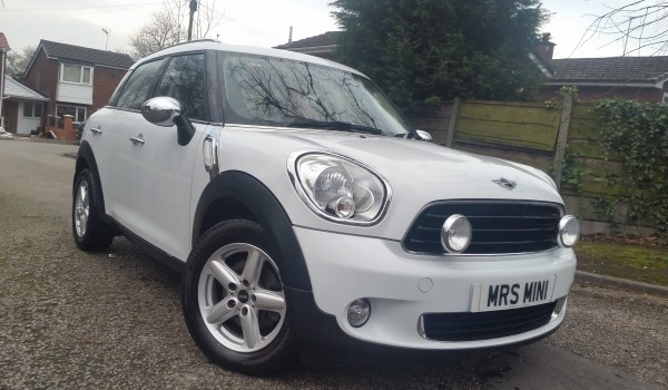 2010 MINI One Countryman in White with Low Miles