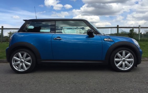 2009 / 59 MINI Cooper S Chili Pack in Stunning Lazer Blue with Full Service History